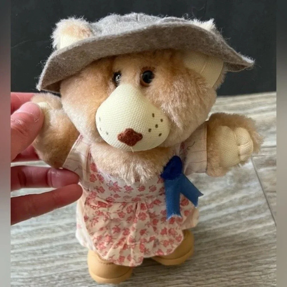Vintage 1986 Wendy's Furskins Hattie Mini Bear Plush Stuffed Animal Blue Ribbon